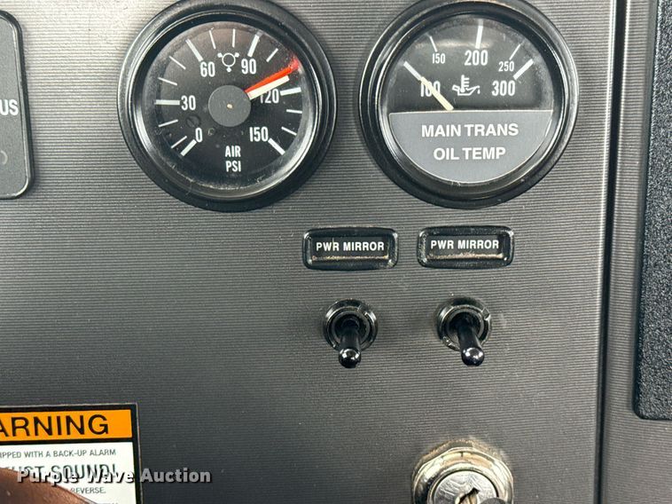 image for item EG5970 2010 Peterbilt 335 ready mix truck