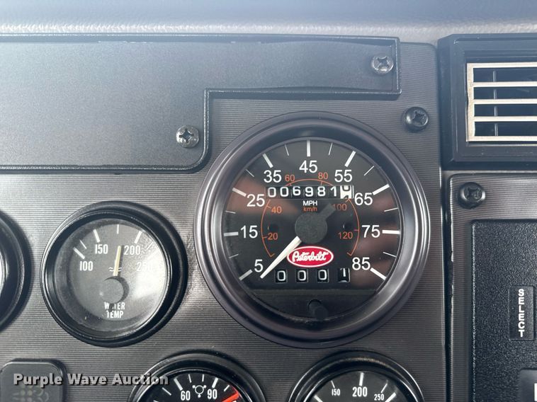 image for item EG5970 2010 Peterbilt 335 ready mix truck