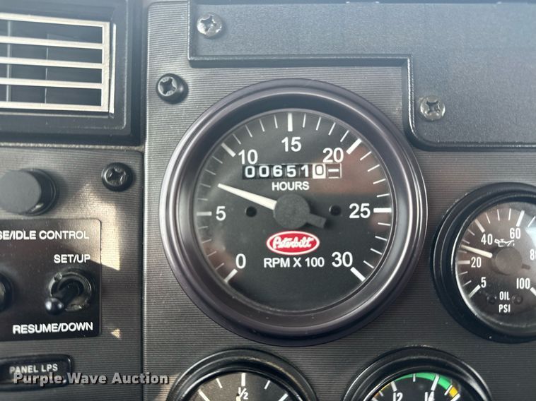 image for item EG5970 2010 Peterbilt 335 ready mix truck