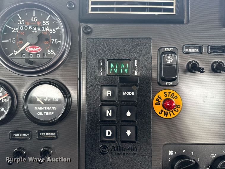 image for item EG5970 2010 Peterbilt 335 ready mix truck