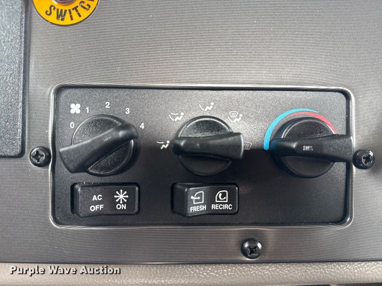 image for item EG5970 2010 Peterbilt 335 ready mix truck