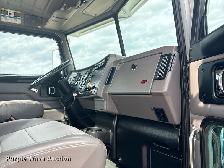 image for item EG5970 2010 Peterbilt 335 ready mix truck