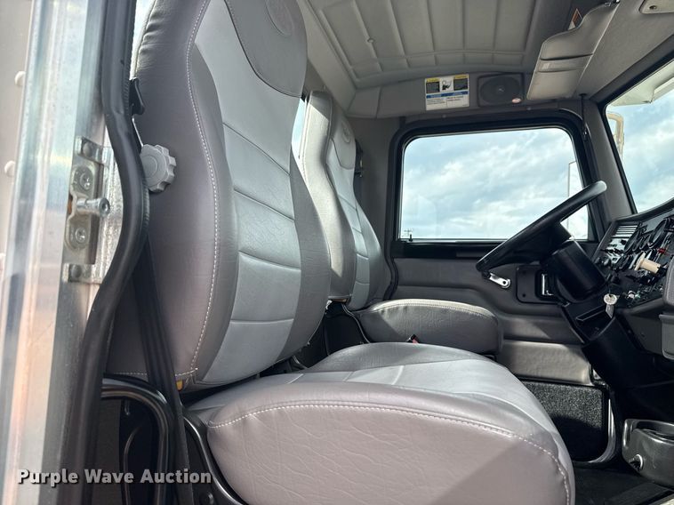 image for item EG5970 2010 Peterbilt 335 ready mix truck