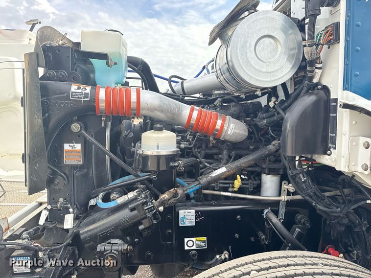 image for item EG5970 2010 Peterbilt 335 ready mix truck