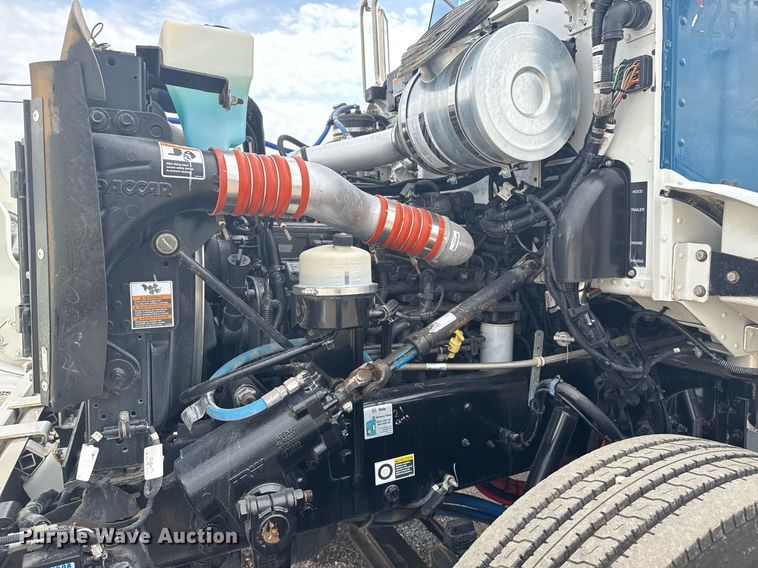 image for item EG5970 2010 Peterbilt 335 ready mix truck