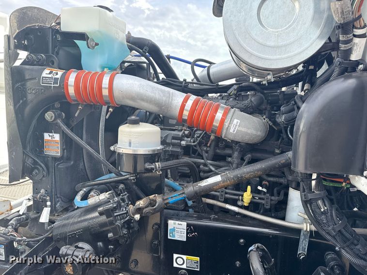 image for item EG5970 2010 Peterbilt 335 ready mix truck