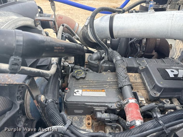 image for item EG5970 2010 Peterbilt 335 ready mix truck