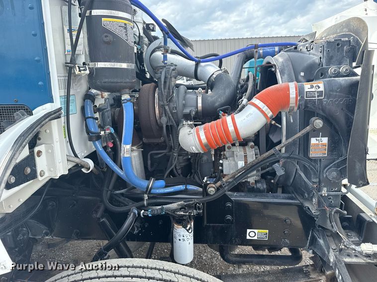 image for item EG5970 2010 Peterbilt 335 ready mix truck