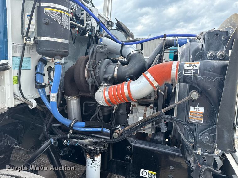 image for item EG5970 2010 Peterbilt 335 ready mix truck