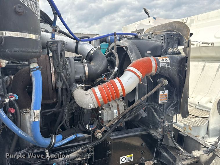 image for item EG5970 2010 Peterbilt 335 ready mix truck