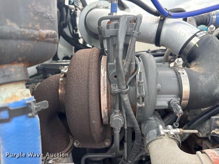 image for item EG5970 2010 Peterbilt 335 ready mix truck