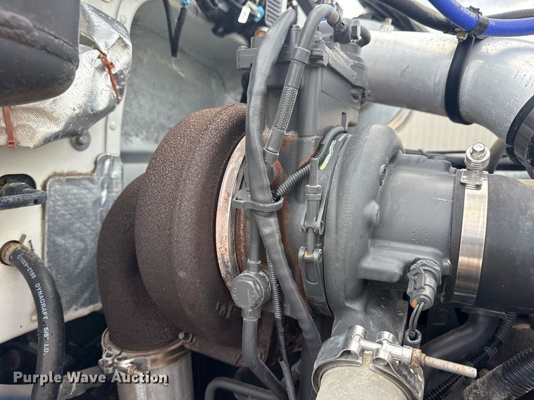 image for item EG5970 2010 Peterbilt 335 ready mix truck