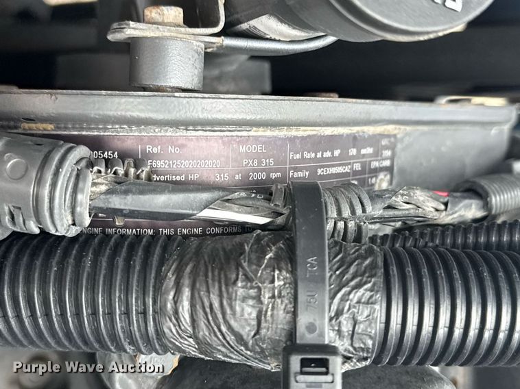 image for item EG5970 2010 Peterbilt 335 ready mix truck