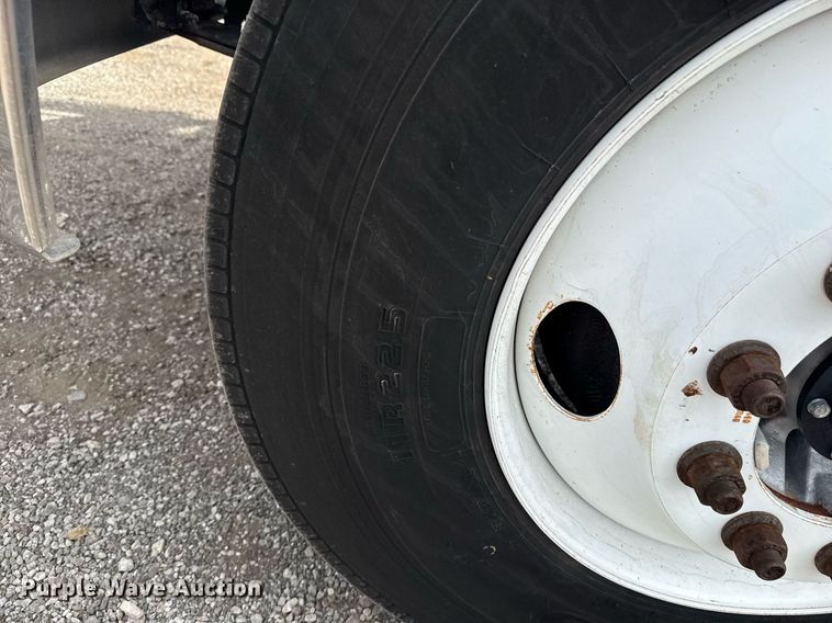 image for item EG5970 2010 Peterbilt 335 ready mix truck