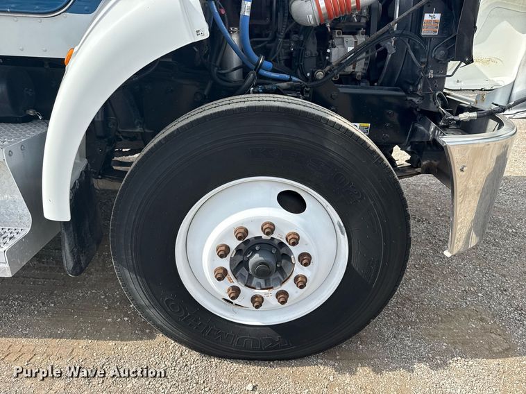 image for item EG5970 2010 Peterbilt 335 ready mix truck