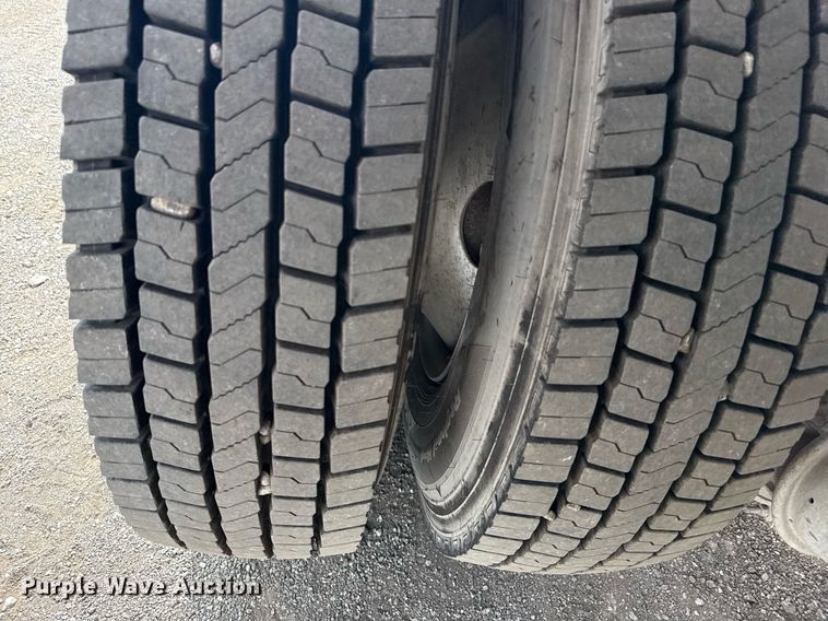 image for item EG5970 2010 Peterbilt 335 ready mix truck