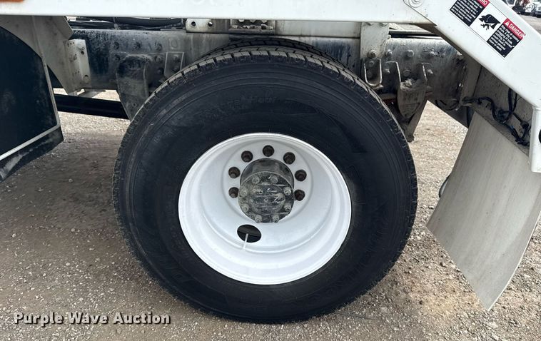 image for item EG5970 2010 Peterbilt 335 ready mix truck