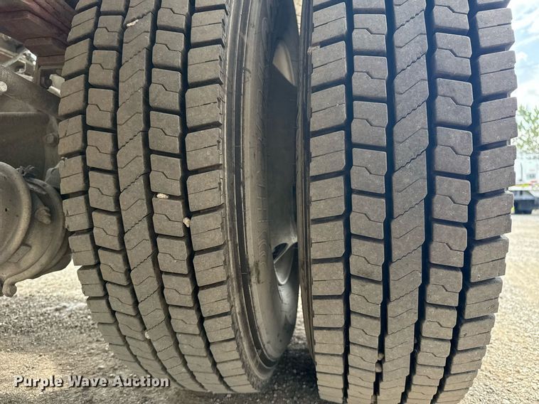 image for item EG5970 2010 Peterbilt 335 ready mix truck