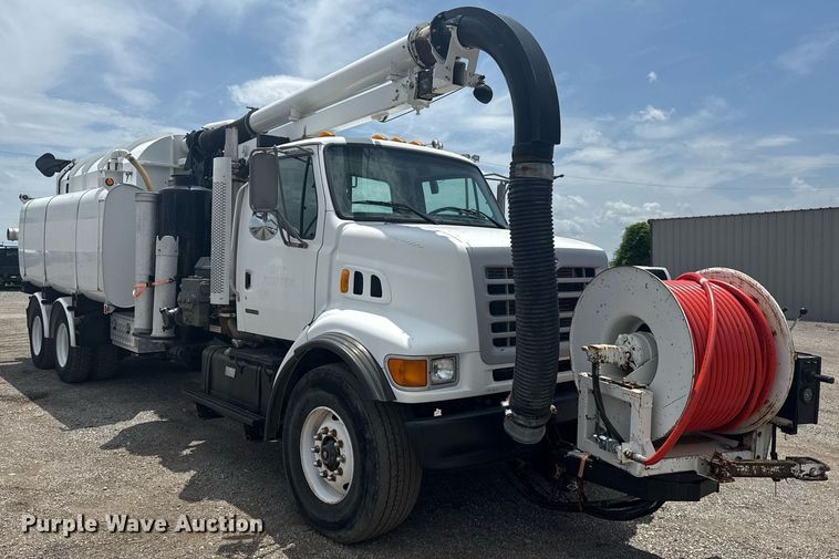 image for item EG5973 2002 Sterling L9500 sewer jetter truck
