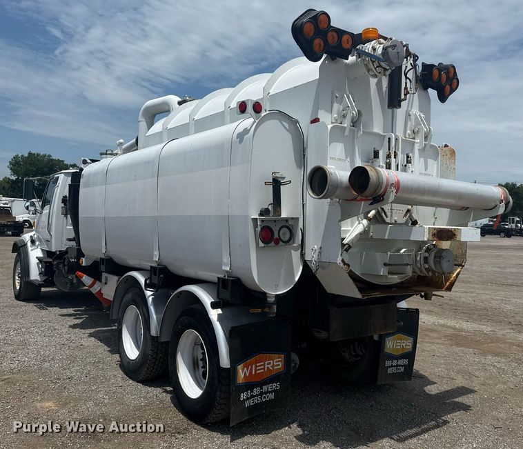 image for item EG5973 2002 Sterling L9500 sewer jetter truck