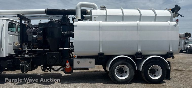 image for item EG5973 2002 Sterling L9500 sewer jetter truck