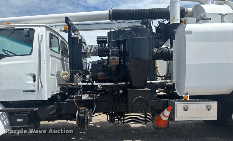 image for item EG5973 2002 Sterling L9500 sewer jetter truck