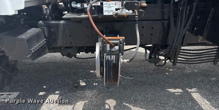 image for item EG5973 2002 Sterling L9500 sewer jetter truck