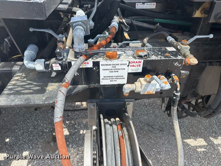 image for item EG5973 2002 Sterling L9500 sewer jetter truck