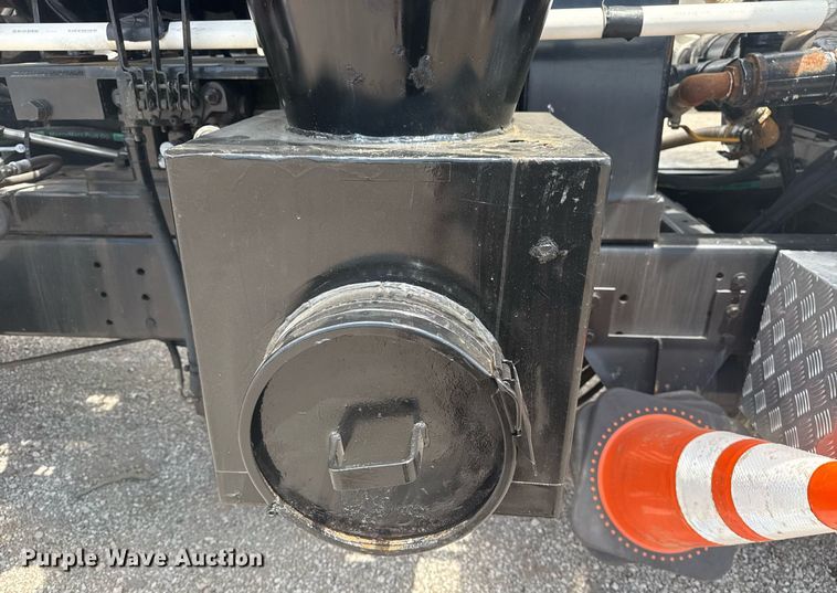 image for item EG5973 2002 Sterling L9500 sewer jetter truck