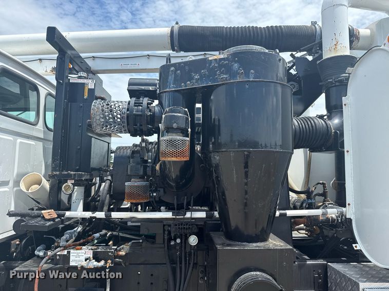 image for item EG5973 2002 Sterling L9500 sewer jetter truck