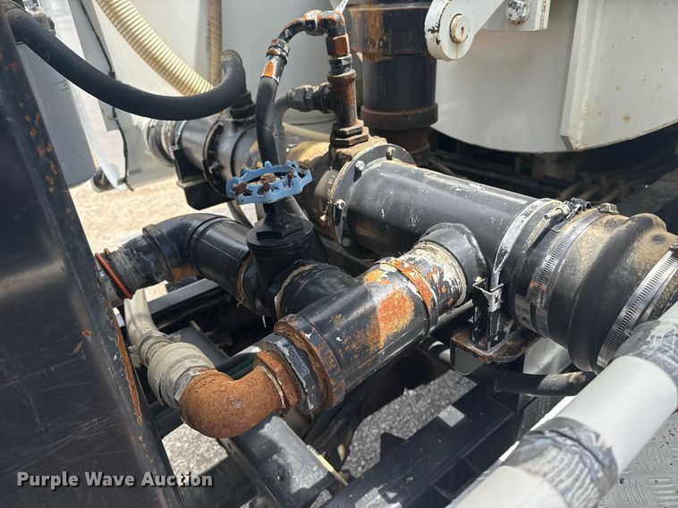 image for item EG5973 2002 Sterling L9500 sewer jetter truck