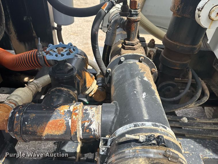 image for item EG5973 2002 Sterling L9500 sewer jetter truck