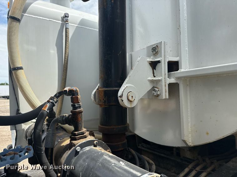 image for item EG5973 2002 Sterling L9500 sewer jetter truck