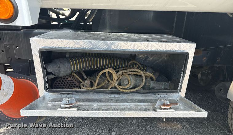 image for item EG5973 2002 Sterling L9500 sewer jetter truck