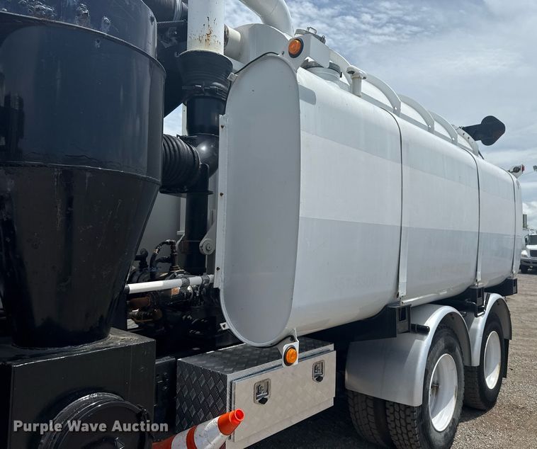 image for item EG5973 2002 Sterling L9500 sewer jetter truck