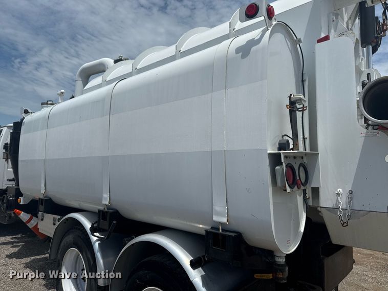 image for item EG5973 2002 Sterling L9500 sewer jetter truck