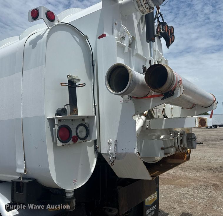 image for item EG5973 2002 Sterling L9500 sewer jetter truck