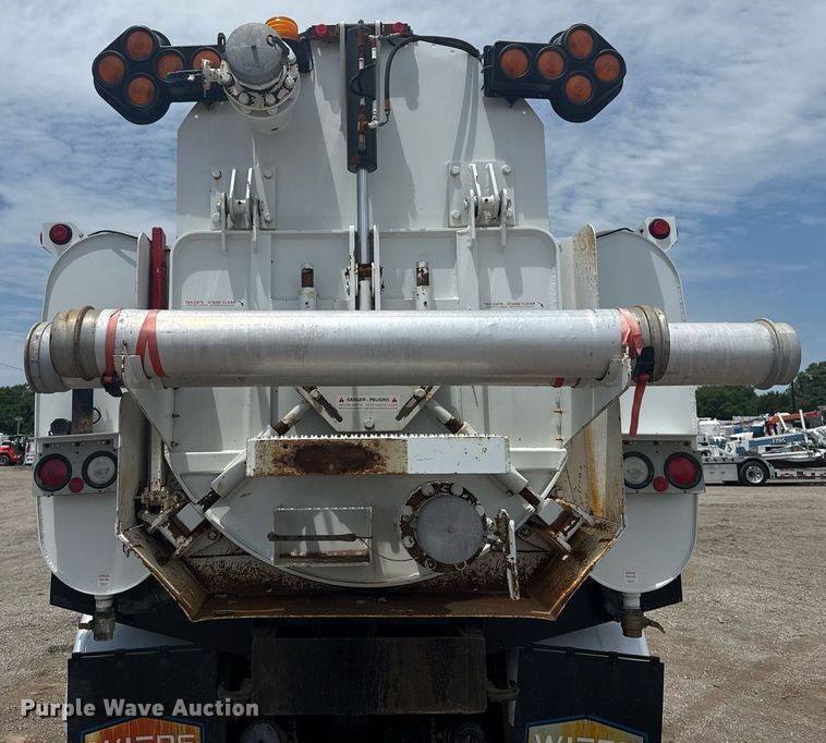 image for item EG5973 2002 Sterling L9500 sewer jetter truck