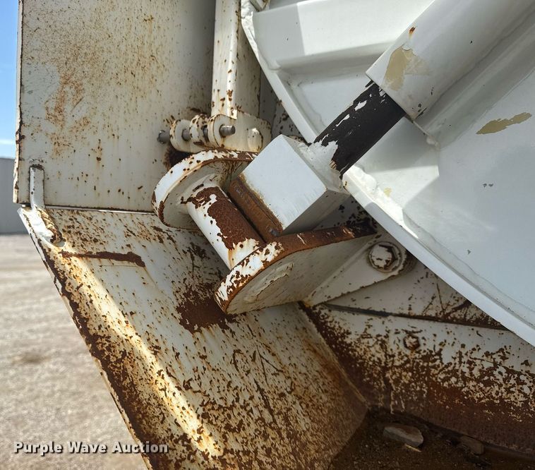 image for item EG5973 2002 Sterling L9500 sewer jetter truck