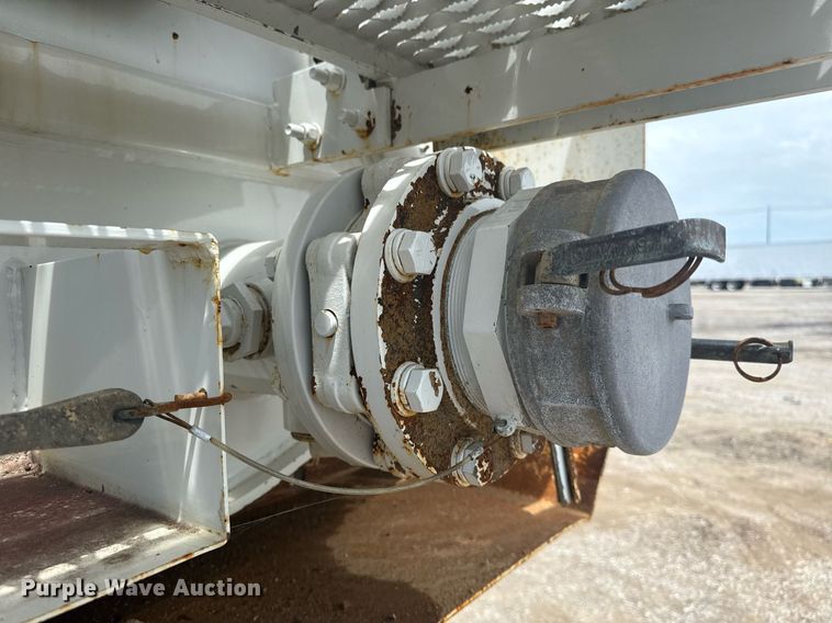 image for item EG5973 2002 Sterling L9500 sewer jetter truck