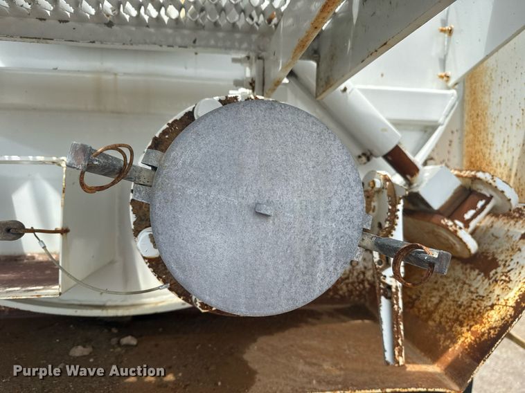 image for item EG5973 2002 Sterling L9500 sewer jetter truck