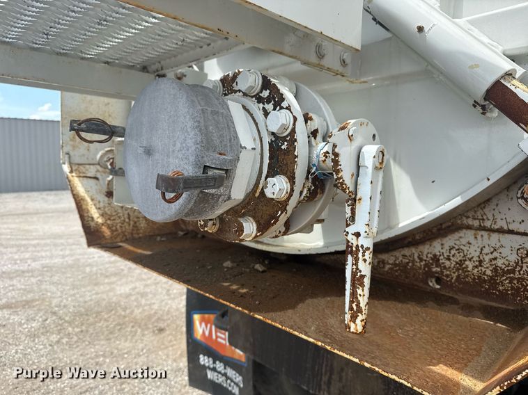 image for item EG5973 2002 Sterling L9500 sewer jetter truck