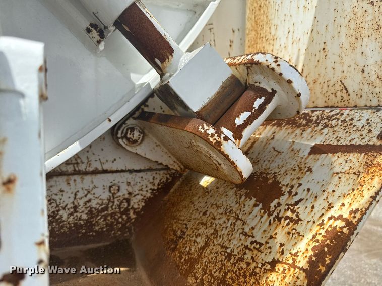 image for item EG5973 2002 Sterling L9500 sewer jetter truck