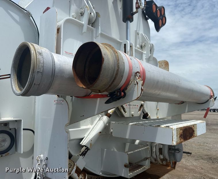 image for item EG5973 2002 Sterling L9500 sewer jetter truck