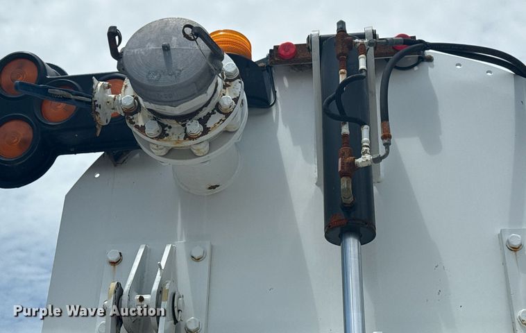 image for item EG5973 2002 Sterling L9500 sewer jetter truck