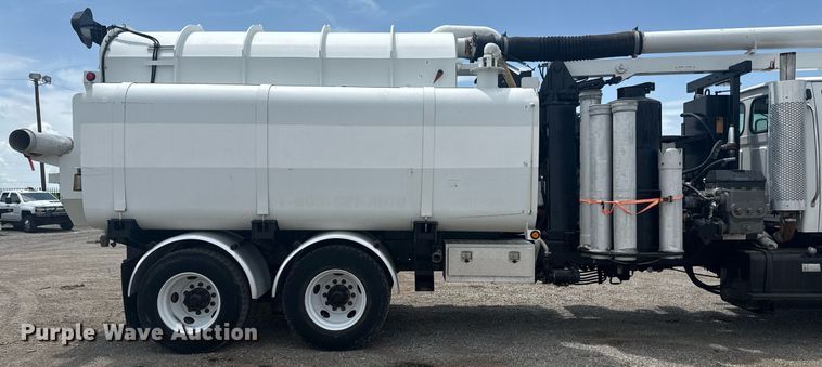 image for item EG5973 2002 Sterling L9500 sewer jetter truck