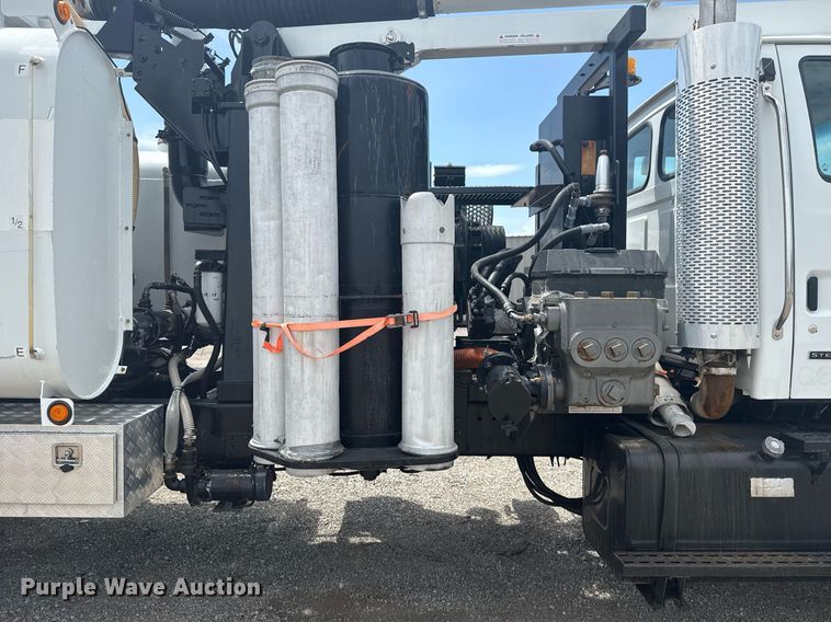 image for item EG5973 2002 Sterling L9500 sewer jetter truck