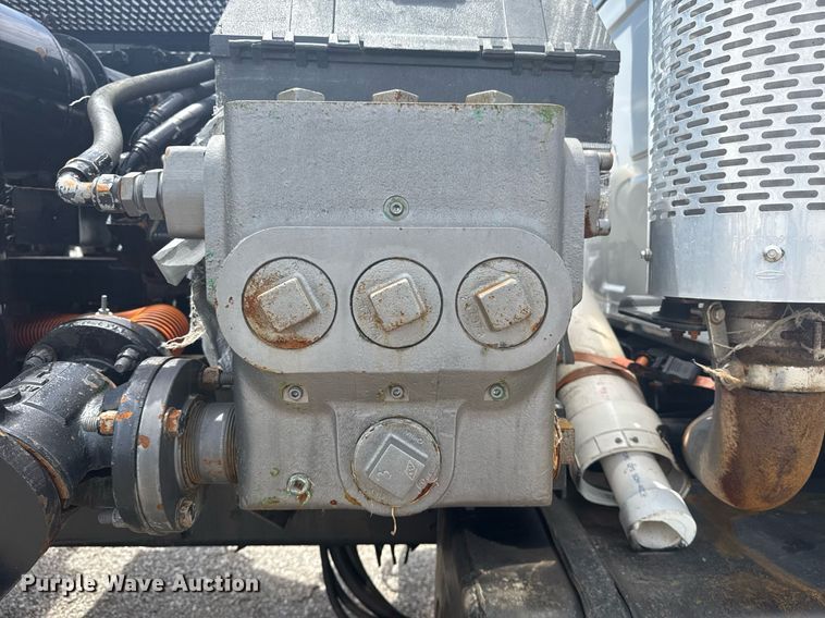 image for item EG5973 2002 Sterling L9500 sewer jetter truck