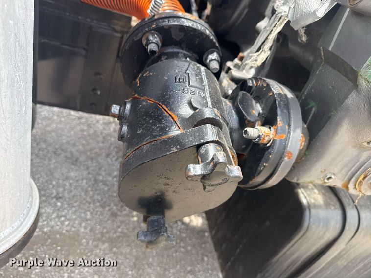 image for item EG5973 2002 Sterling L9500 sewer jetter truck