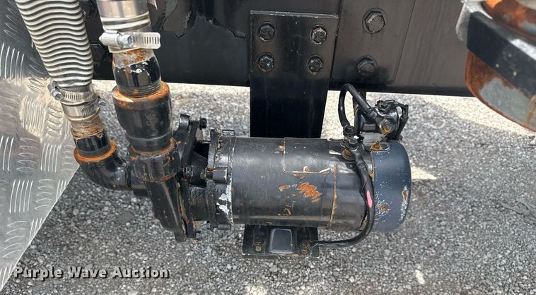 image for item EG5973 2002 Sterling L9500 sewer jetter truck